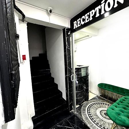Menesa Hotel Istanboel Buitenkant foto