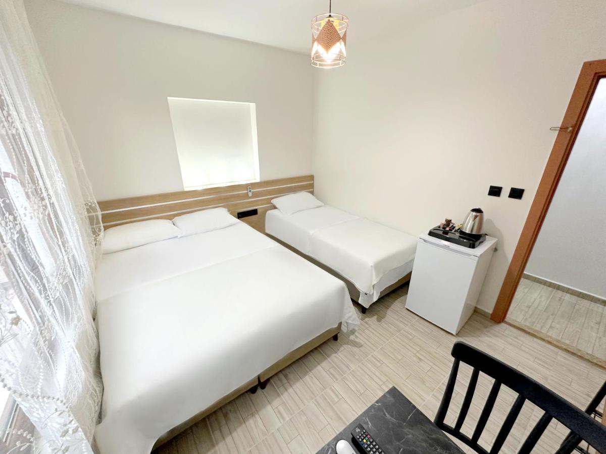 Menesa Hotel Istanboel Buitenkant foto