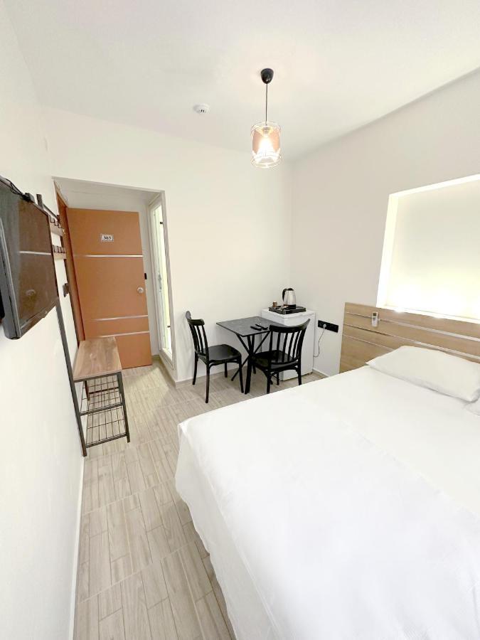 Menesa Hotel Istanboel Buitenkant foto